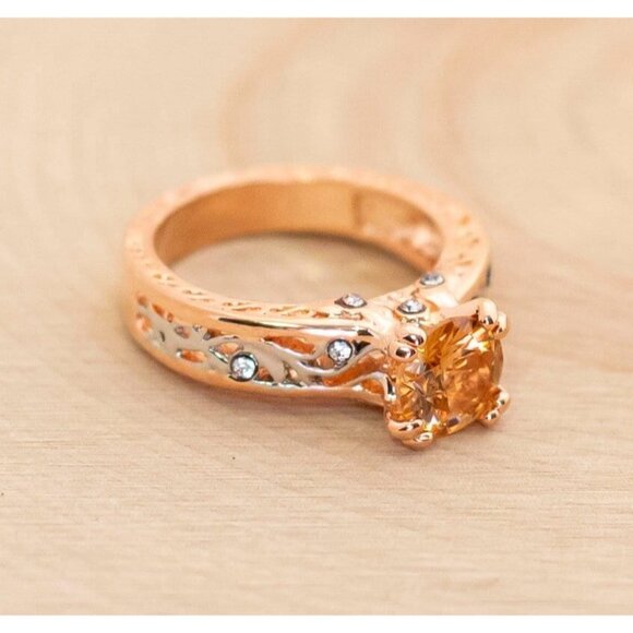 Size 8 Vintage Little Golden Princess Ring, B7 - Picture 1 of 3